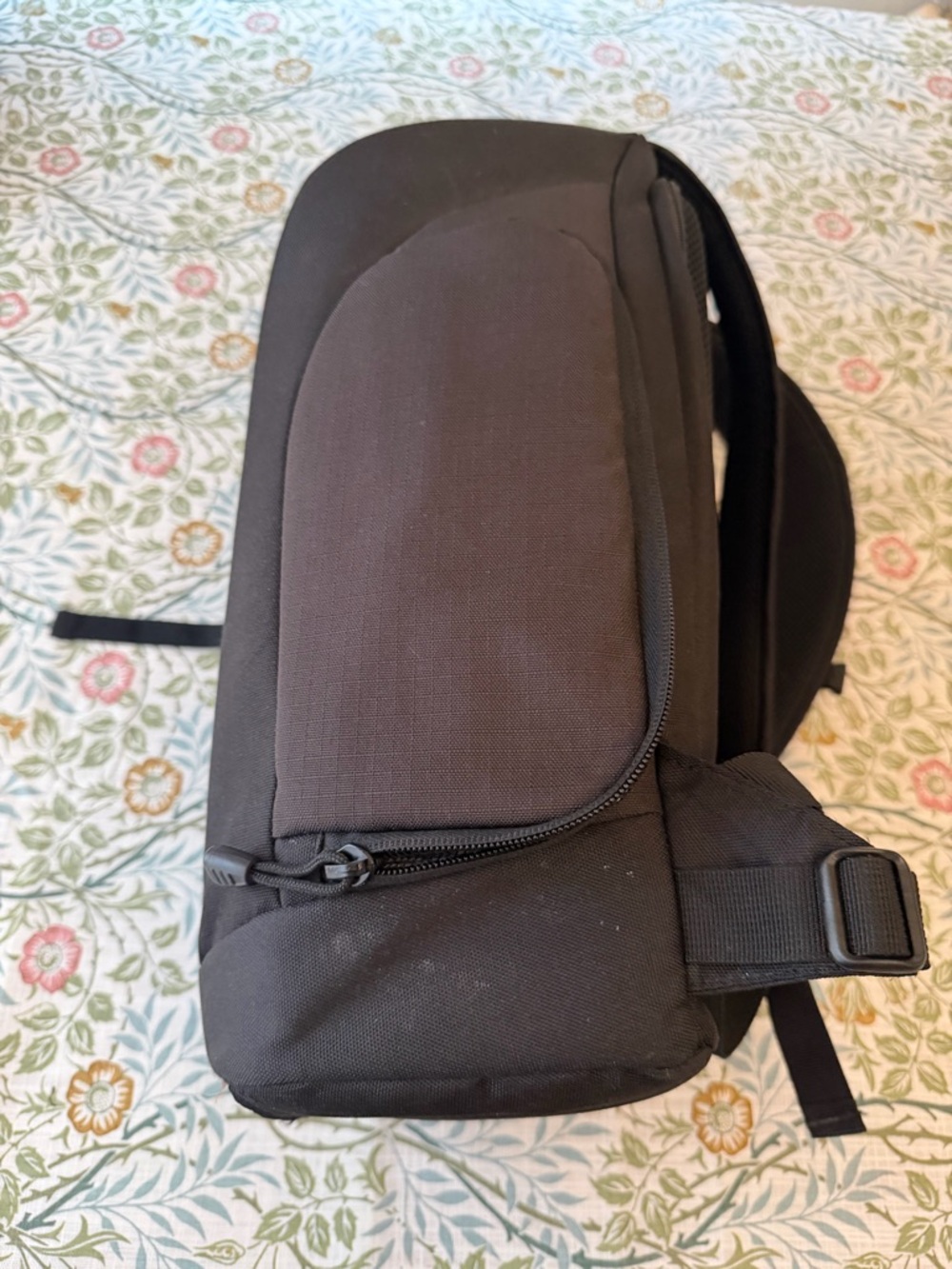 Lowepro Camera Backpack - Picture 2 of 9